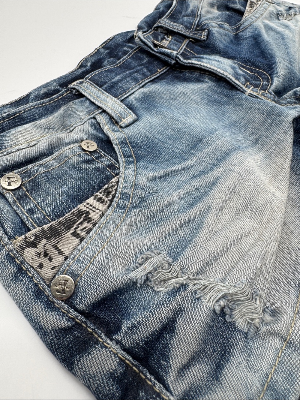 Women’s Blue Washed Denim Shorts Size 26 - Picture 7 of 8